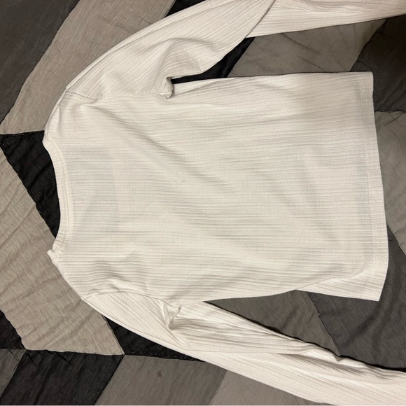 Old navy white shirt with open neck - Picture 2 of 3